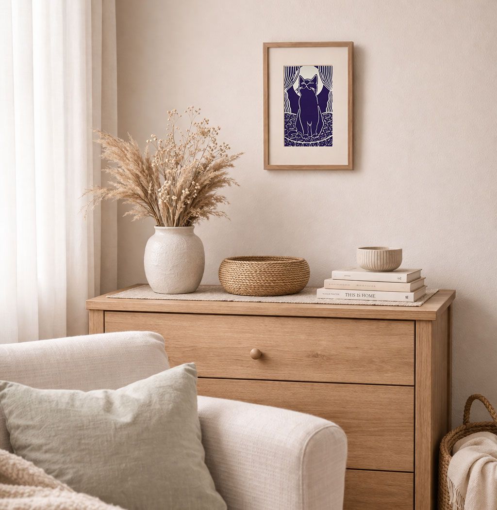 Schlafzimmer mit Kunst von siMONA Ledl als Symbol für Ruhe, Geborgenheit und Wohlgefühl