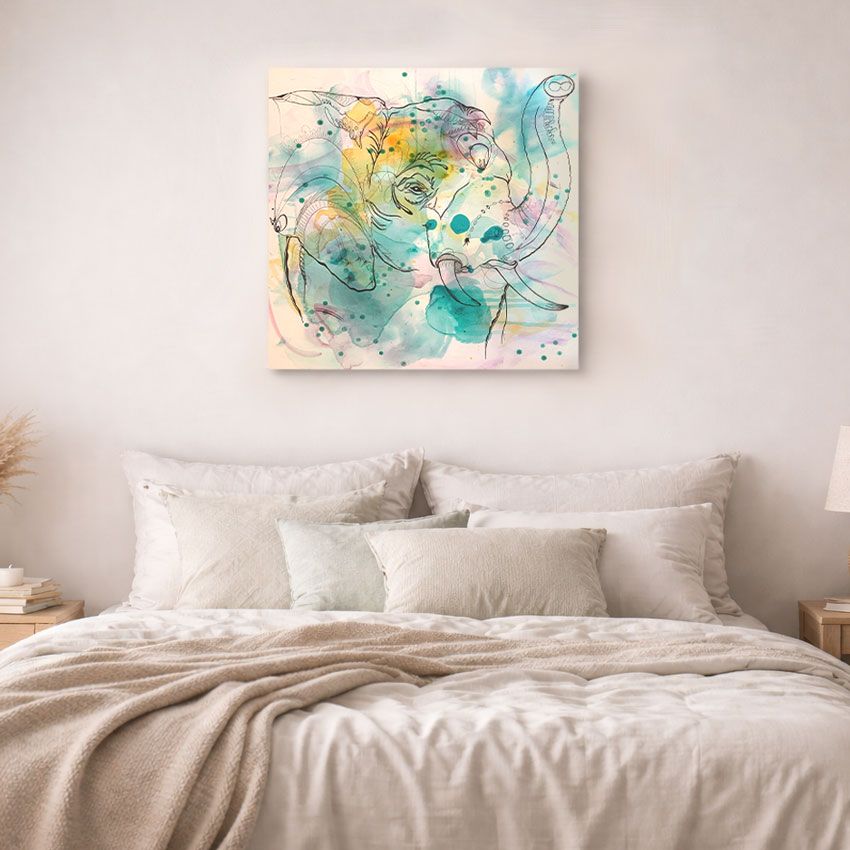 Schlafzimmer mit Kunst von siMONA Ledl als Symbol für Ruhe, Geborgenheit und Wohlgefühl